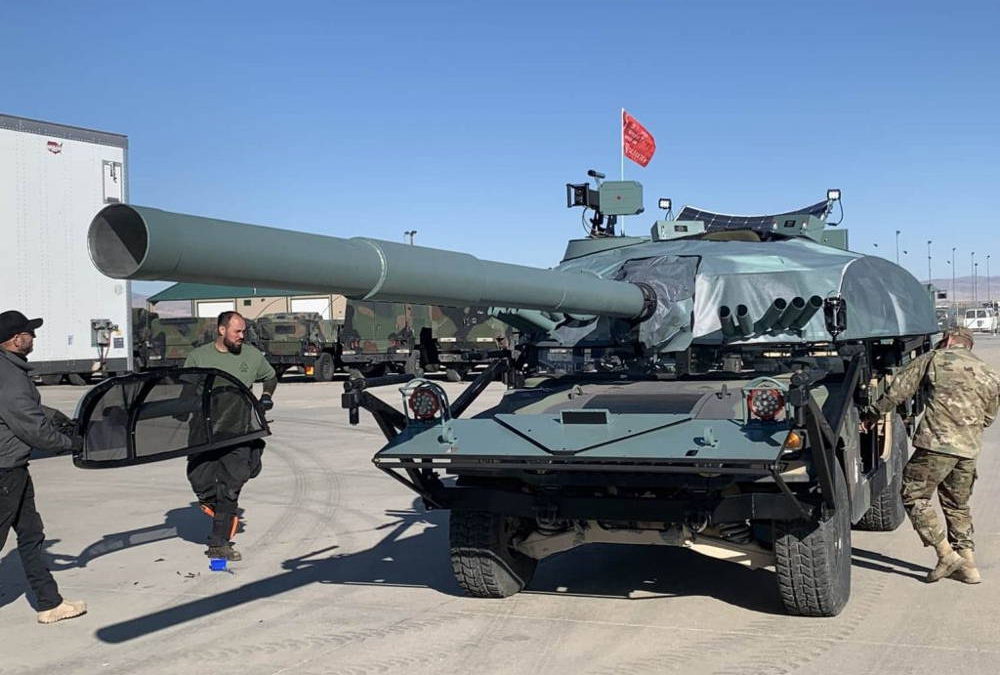 Humvee del ejército estadounidense convertido en tanques rusos T-72