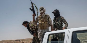 Combatientes iraquíes del PMF en la frontera entre Irak y Siria en Nínive, Iraq en 2017 | Ilustración: Getty Images / Martyn Aim