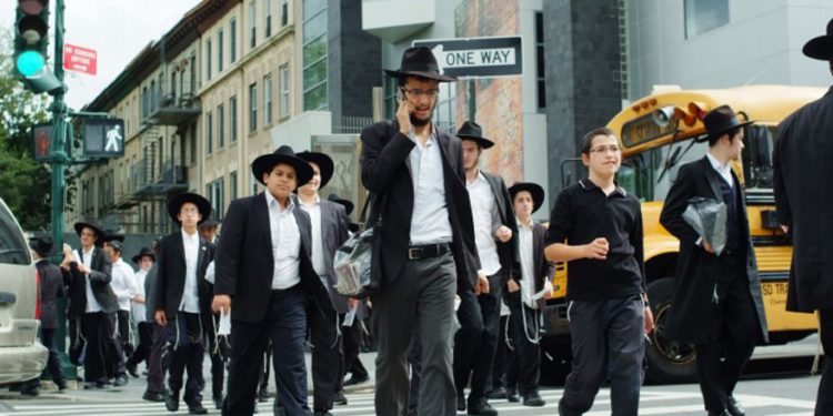 Foto ilustrativa de judíos ultraortodoxos en Brooklyn, Nueva York. (Mendy Hechtman / Flash90)