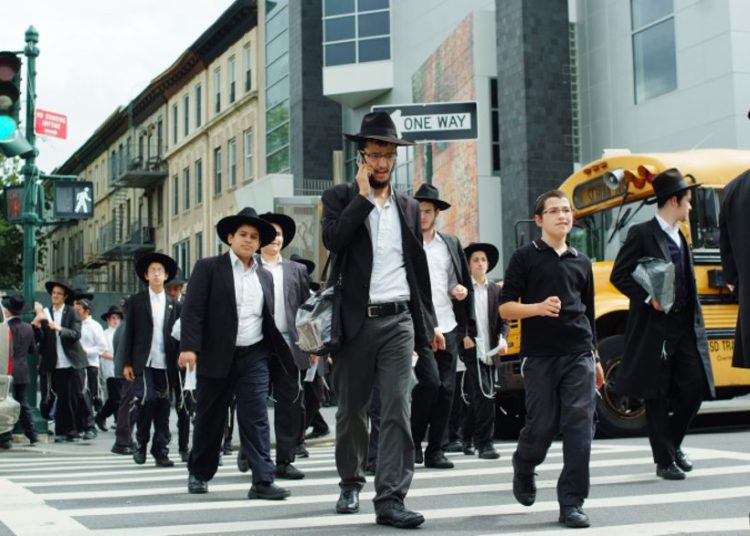 Foto ilustrativa de judíos ultraortodoxos en Brooklyn, Nueva York. (Mendy Hechtman / Flash90)
