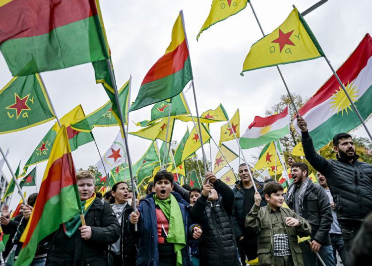 Kurdos de Siria se preparan para el coronavirus en medio de tensiones con Turquía