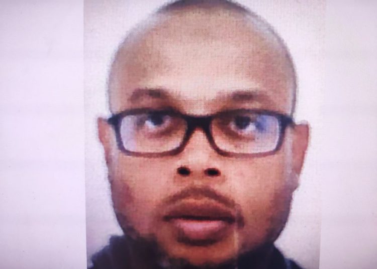 Hombre que asesinó a cuatro policías en Paría tenía una “visión radical del islam”