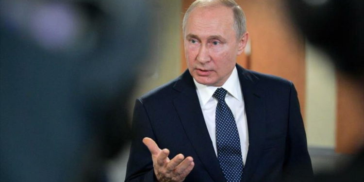 Putin elogia la respuesta de Rusia a la pandemia mientras critica a EE.UU.