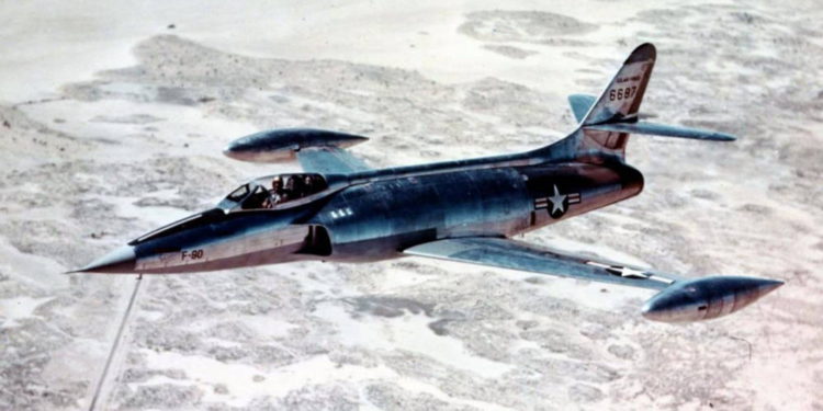 Caza XF-90 de EE.UU. sobrevivió a tres pruebas nucleares