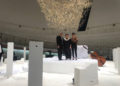 El ministro de Asuntos y Patrimonio de Jerusalem, Zeev Elkin, con el embajador israelí en Japón, Yaffa Ben-Ari, y el artista israelí Dikla | Foto: Ministerio de Asuntos y Patrimonio de Jerusalem