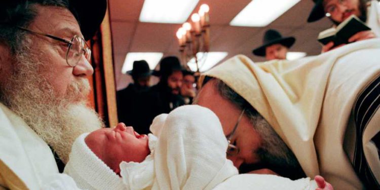 Líderes judíos de Suecia horrorizados por legislación contra la circuncisión