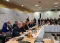 El primer ministro Benjamin Netanyahu (izquierda, primer plano) con otros líderes en la conferencia sobre Paz y Seguridad en el Medio Oriente en Varsovia, el 14 de febrero de 2019. (Amos Ben Gershom / GPO)