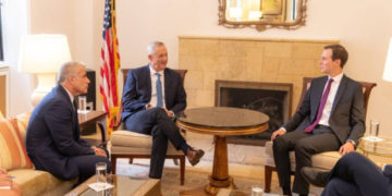Kushner se reúne por primera vez con Gantz en Jerusalem