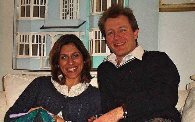 Nazanin Zaghari-Ratcliffe (izq.) Y su esposo, Richard Ratcliffe, en 2011. (CC BY-SA, Wikimedia)