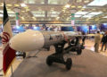 Hoveizeh, el nuevo misil de crucero de Irán, se ve durante una exposición en la capital Teherán el 2 de febrero de 2019. (Atta Kenare / AFP)