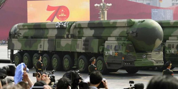 China revela misiles con el alcance más largo del mundo