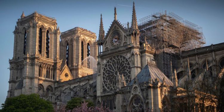 Francia condena a cinco mujeres musulmanas por intentar hacer explotar Notre Dame