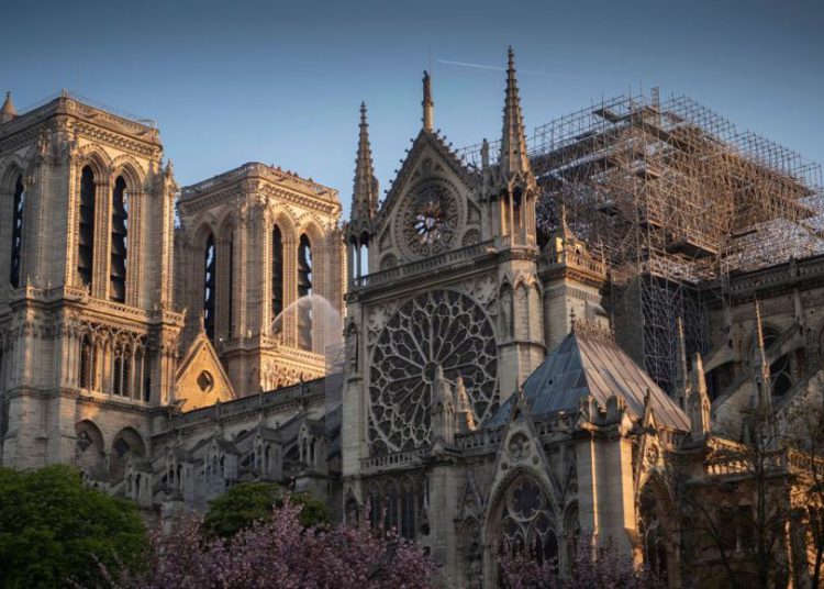 Francia condena a cinco mujeres musulmanas por intentar hacer explotar Notre Dame