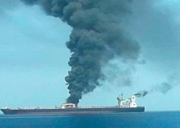 El petrolero iraní Sabiti es visto viajando por el Mar Rojo, viernes 11 de octubre | Foto: AP