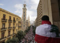 Manifestantes antigubernamentales gritan consignas en Beirut la semana pasada | Foto: AP / Hassan Ammar