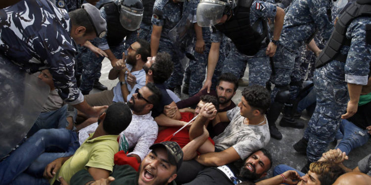 Grupos de derechos humanos acusan a Líbano de reprimir la libertad de expresión
