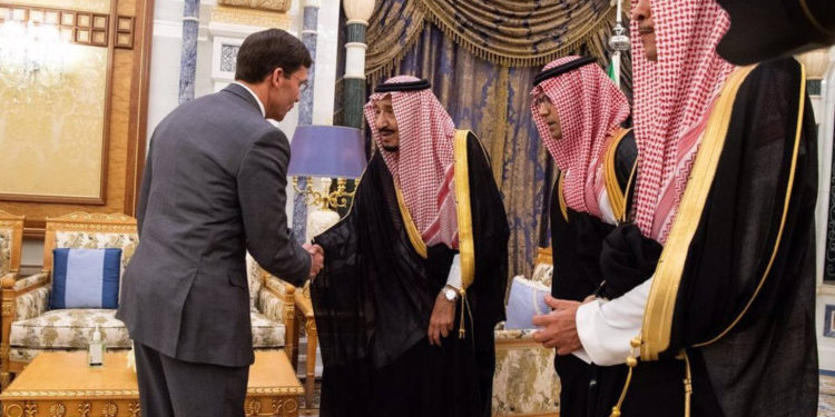 Jefe del Pentágono se reúne con el rey de Arabia Saudita en medio de tensiones con Irán