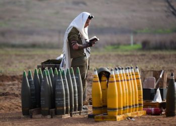 Soldado religioso israelí rezando (Foto: Getty Images)