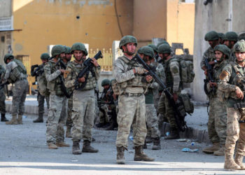 Turquía exige a Rusia que detenga los ataques contra bases turcas en Sira