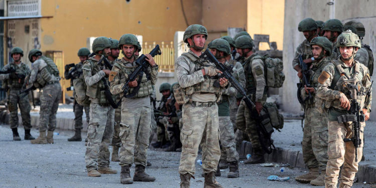 Turquía exige a Rusia que detenga los ataques contra bases turcas en Sira