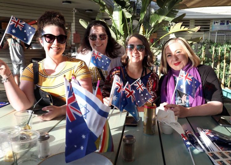 Turistas australianos asisten al concurso de canciones de Eurovisión en Tel Aviv | Foto: Gideon Markowicz