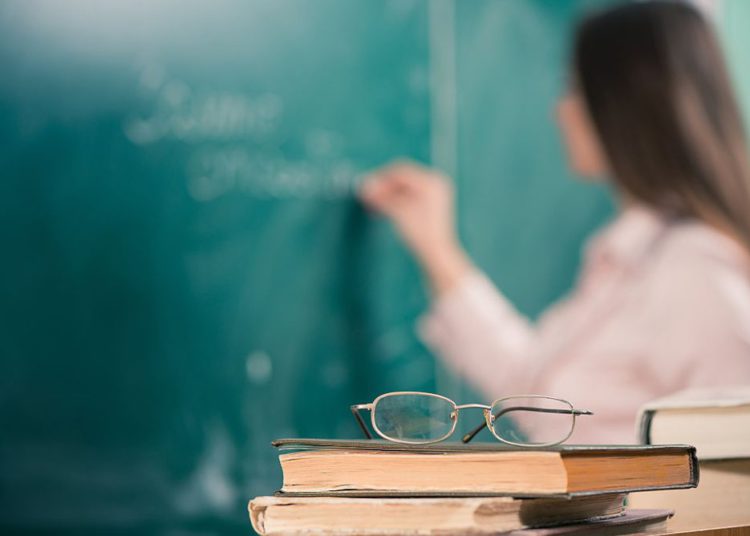 Un maestro en Gran Bretaña fue despedido después de bromear que los estudiantes serían enviados a las cámaras de gas si no terminaban su trabajo | Ilustración: Thinkstock