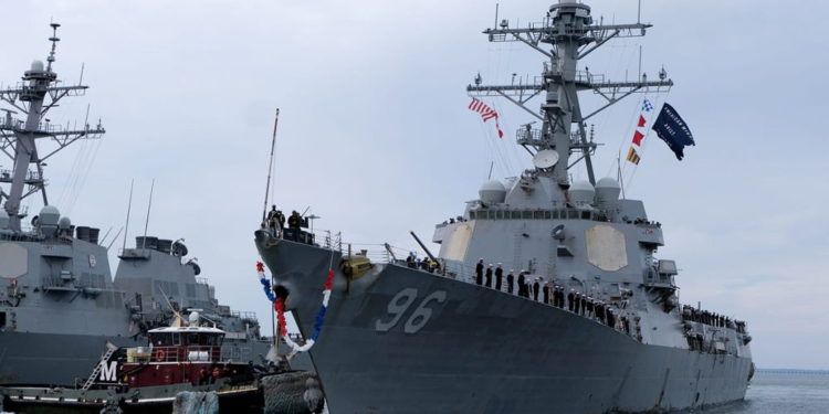 Tres destructores de la Marina de los EE. UU. Regresan a Norfolk tras un despliegue de 7 meses