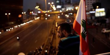 Manifestantes de Líbano exigen la renuncia del gobierno en medio de la crisis
