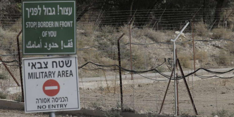 Horas antes de que las tierras fronterizas vuelvan a Jordania, los agricultores israelíes esperan la última palabra