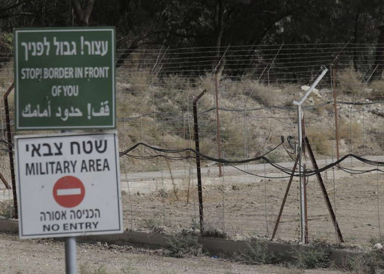 Horas antes de que las tierras fronterizas vuelvan a Jordania, los agricultores israelíes esperan la última palabra