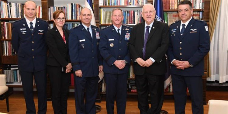 Rivlin se encuentra con el general de la Fuerza Aérea de los EE. UU. - Haim Zach (GPO)