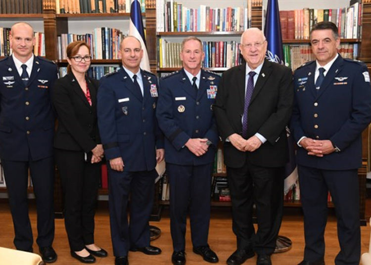 Rivlin se encuentra con el general de la Fuerza Aérea de los EE. UU. - Haim Zach (GPO)