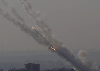 Islamistas de Gaza disparan 20 cohetes a Israel