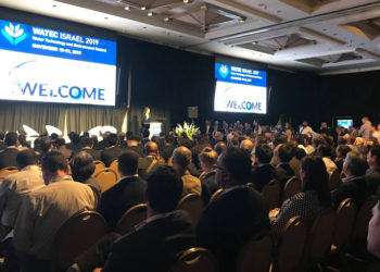 El gobernador de Michigan, Gretchen Whitmer, se dirige a una sesión en Watec en Tel Aviv, el 19 de noviembre de 2019 (Shoshanna Solomon / Times of Israel)
