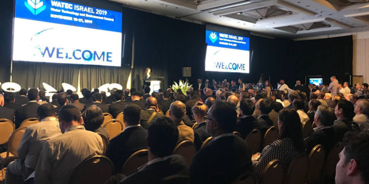 El gobernador de Michigan, Gretchen Whitmer, se dirige a una sesión en Watec en Tel Aviv, el 19 de noviembre de 2019 (Shoshanna Solomon / Times of Israel)