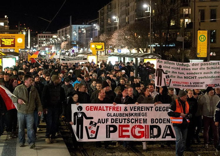 Una marcha de PEGIDA en Dresde en 2015 | Archivos: EPA / Arno Burgi