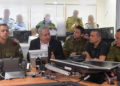 Jefe de las FDI, Aviv Kohavi, Primer Ministro Benjamin Netanyahu y Director de Shin Bet Nadav Argaman (en negro) durante el ataque aéreo que mató a Baha Abu al-Ata (Foto: Kobi Gideon)