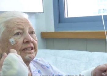 La mujer israelí Olga Luria, que celebró su 88 cumpleaños en el hospital después de ser herida en un ataque con cohetes, el 14 de noviembre de 2019. Foto: captura de pantalla.