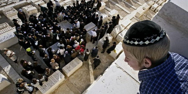 Ceremonia conmemorativa que marca un año desde la muerte del rabino y Rivka Holtzberg