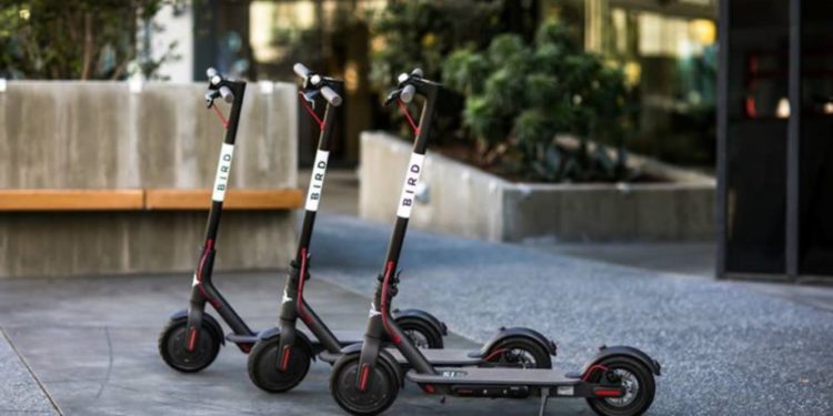 Más del 10 % de israelíes usan bicicletas y scooters electrónicos