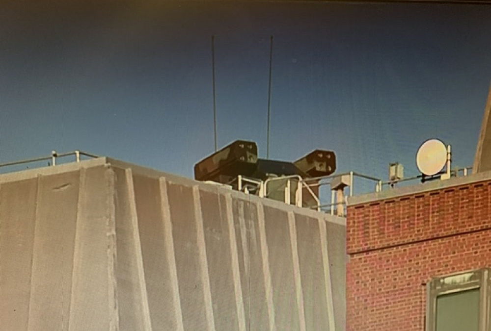 “Misteriosa” batería de misiles antiaéreos vista en techo de edificio cerca a la Casa Blanca