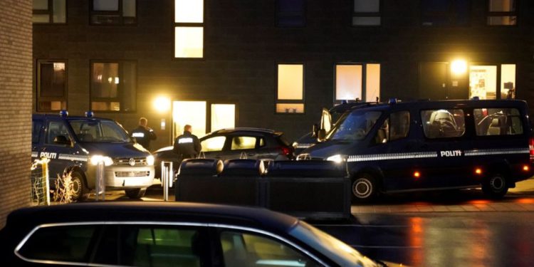 Policía de Dinamarca arresta a 20 personas sospechosas de ataques terroristas