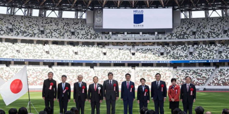 Abe de Japón inaugura el Estadio Olímpico Tokio 2020