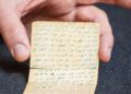 Escondiéndose de los nazis en el bosque, escribió un secreto familiar en una caja de cerillas
