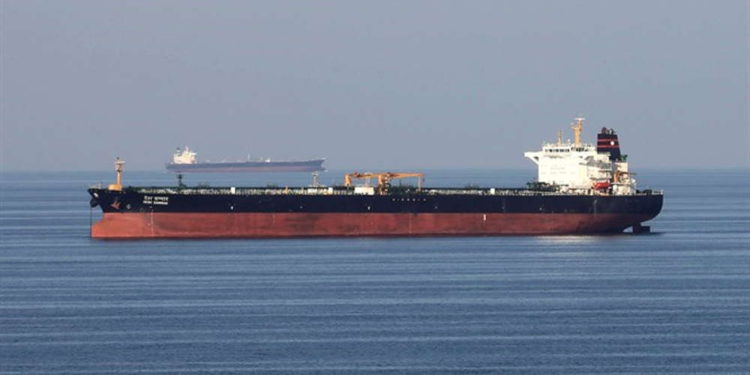 Irán dice que capturó un barco que transportaba combustible de contrabando