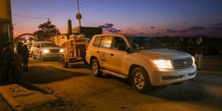 Israel permite donación de vehículos de emergencia de Qatar a Gaza