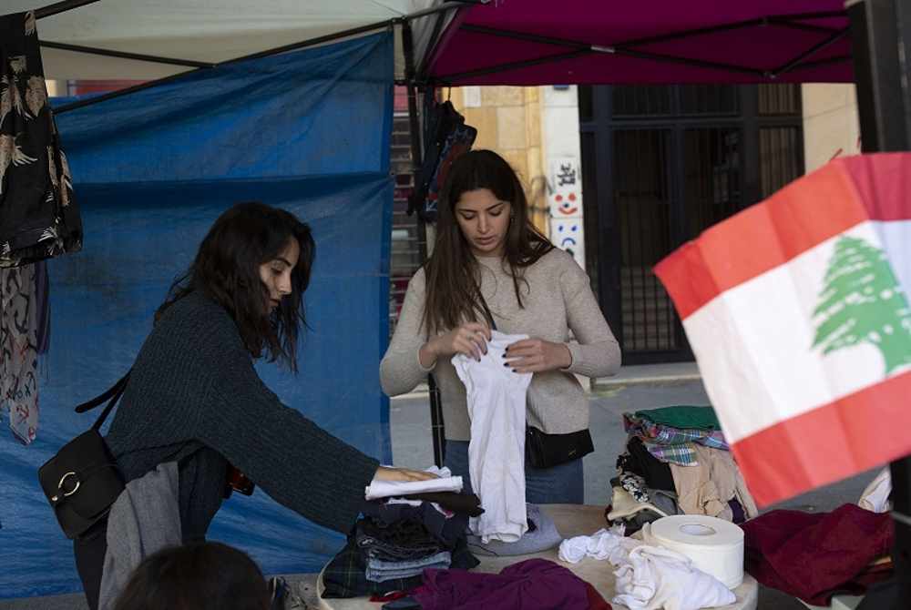 Libaneses se ayudan mutuamente en medio de la crisis económica