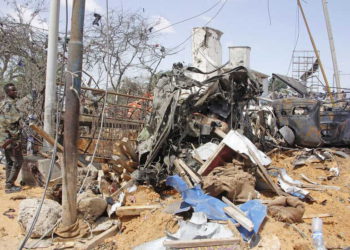 Atentado con coche bomba cerca del Parlamento de Somalia deja cuatro muertos