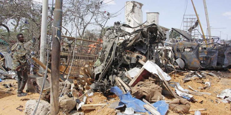 Atentado con coche bomba cerca del Parlamento de Somalia deja cuatro muertos