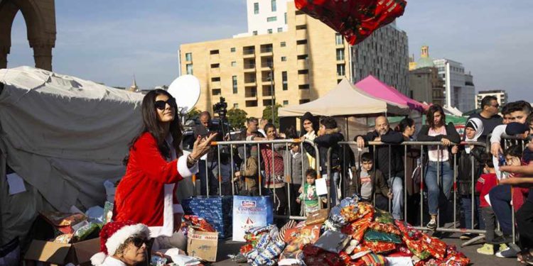 Libaneses se ayudan mutuamente en medio de la crisis económica